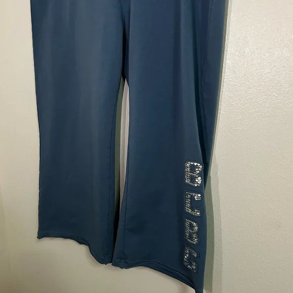 NWT BCBG Y2K max azria sequin detailed capri length sweatpants - Picture 5 of 6